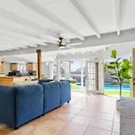 Relax And Play Pool, Hot Tub And Sleeps 16