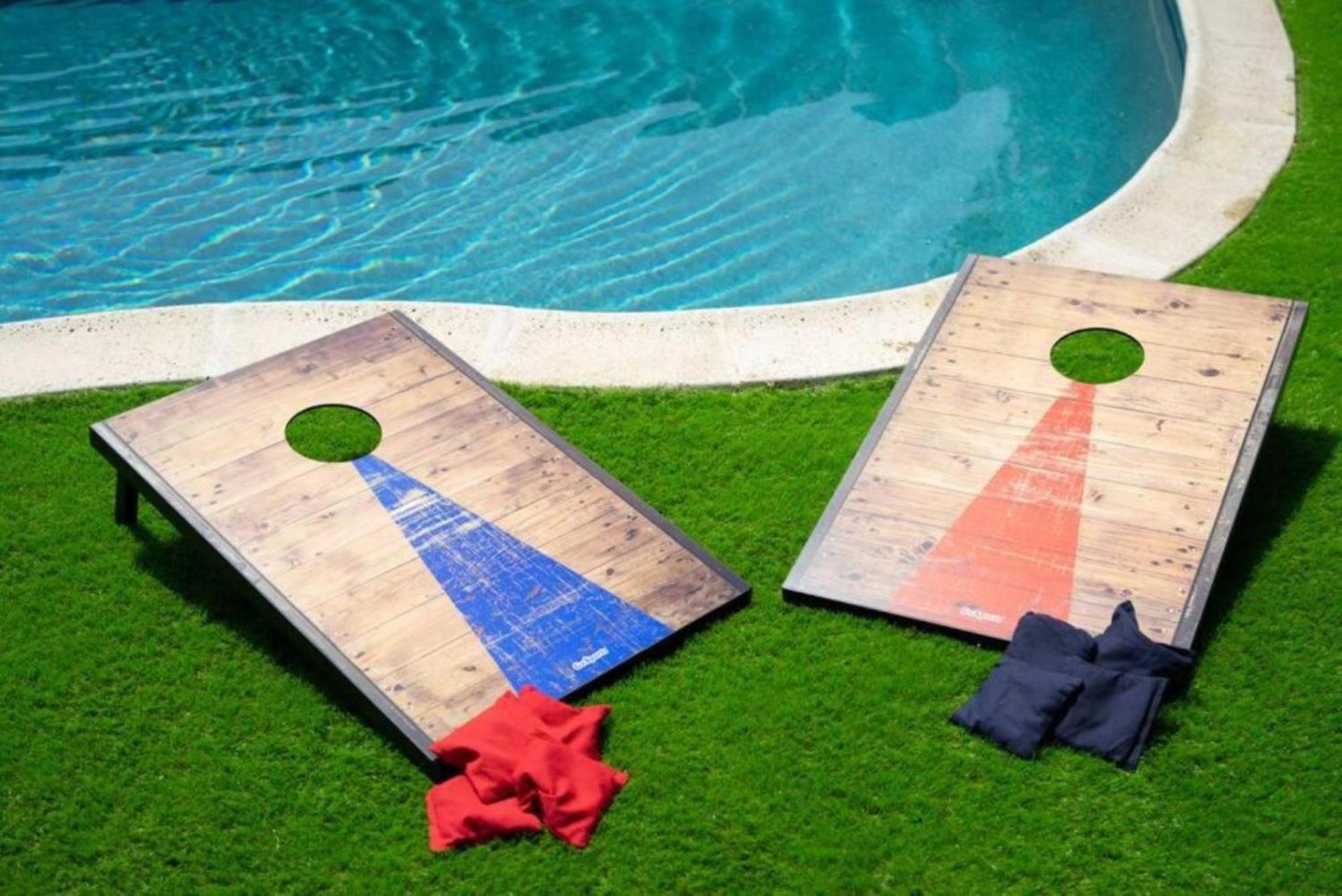 Relax And Play Pool, Hot Tub And Sleeps 16